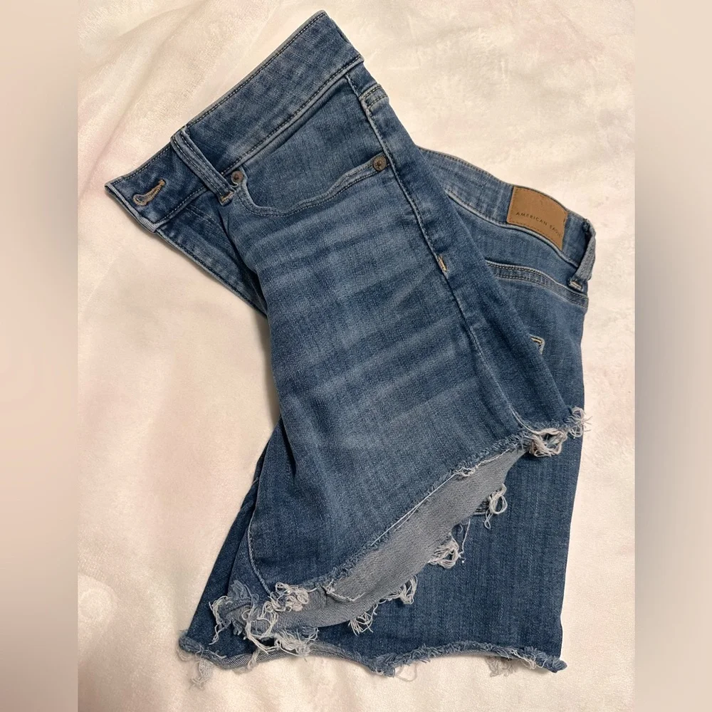 American Eagle Outfitters Women's Frayed Hem Jean Shorts - Picture 6 of 7
